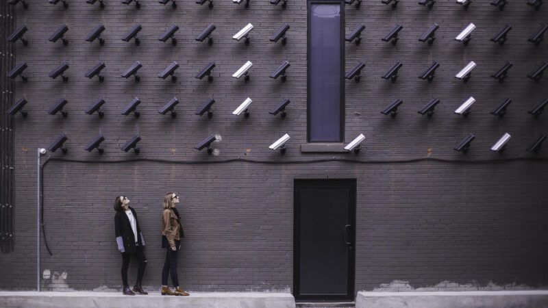 Hvordan oppdage skjulte overvåkingskameraer med iPhone og Android