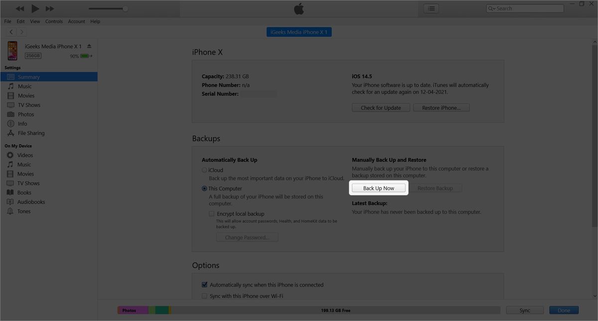 I iTunes finner du iPhone og klikker på Sikkerhetskopier nå