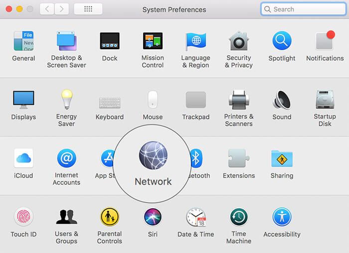 Åpne Systemvalg og klikk på Nettverk på Mac