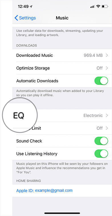 Trykk på EQ i Musikkinnstillinger på iPhone eller iPad