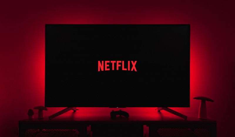 Hur man återställer Netflix tittade avsnitt och program från kön